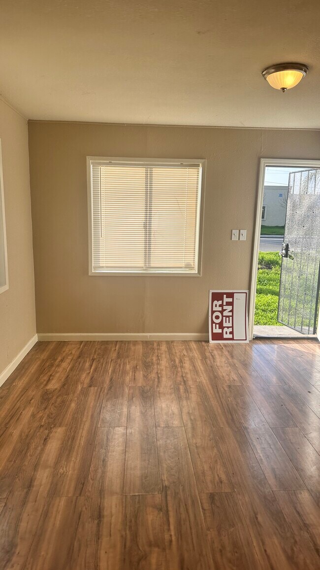 Photo - 6900 Cottage St