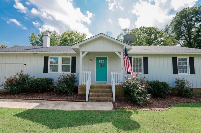 Photo - Adorable ranch home with huge fenced yard mid June!