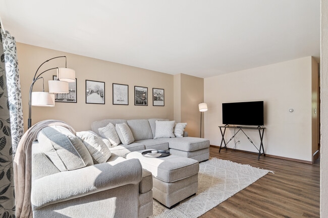 Photo - 710 19th Ave