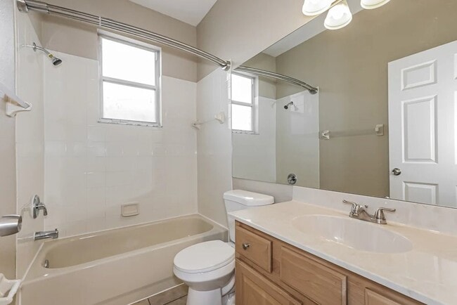 Photo - 1613 Loriana St Unit 2