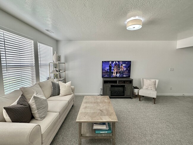 Photo - 1721 Willow Way