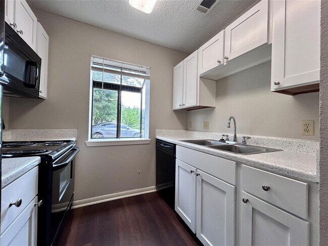 Photo - 8905 Schick Rd