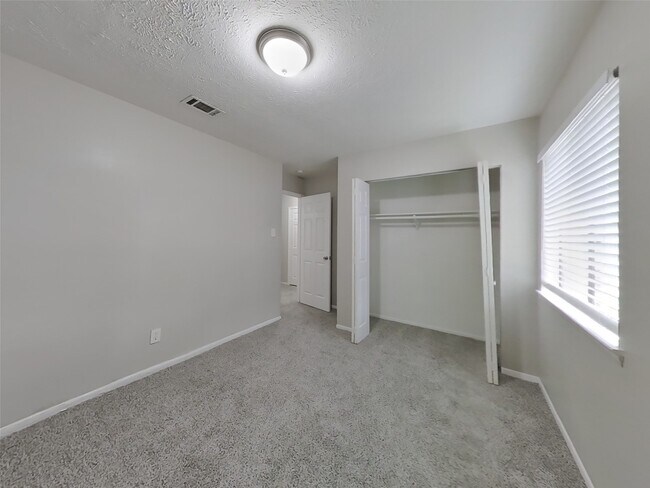 Photo - 11519 Perry Rd