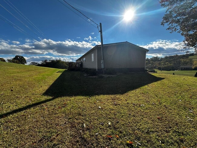 Photo - Spacious 4 bedroom/2 bath home for rent - ...