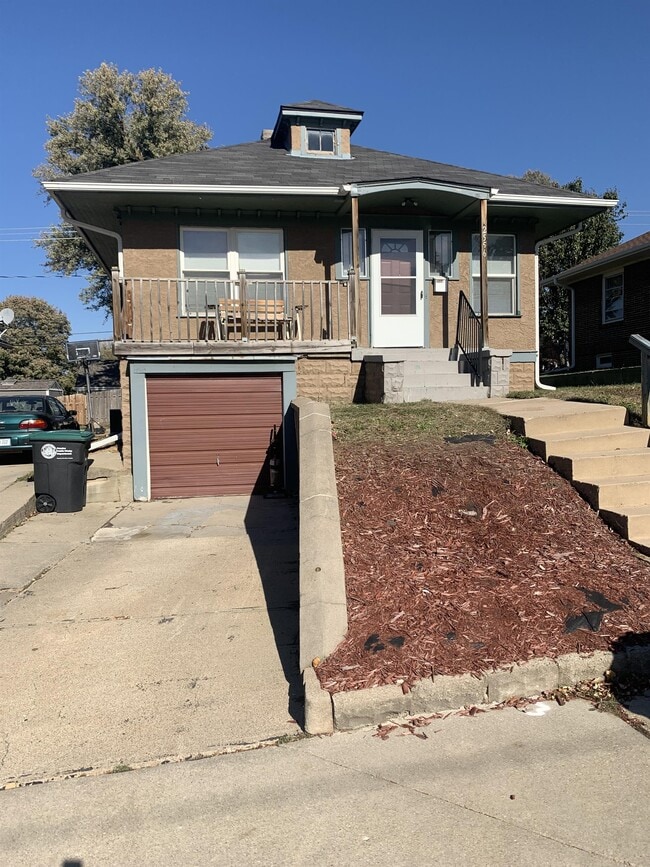Building Photo - 2556 Vane St