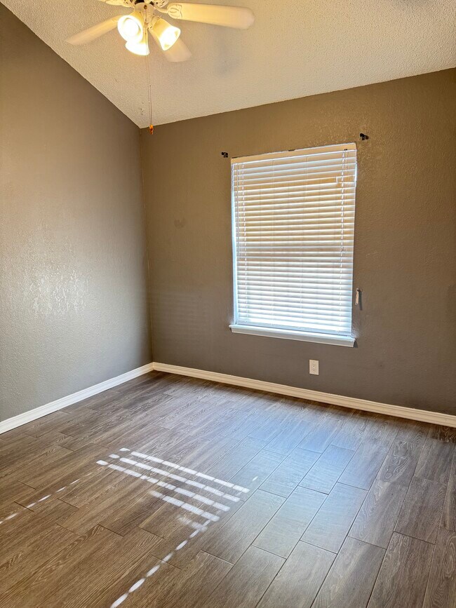 Photo - 1789 Dean Jones St