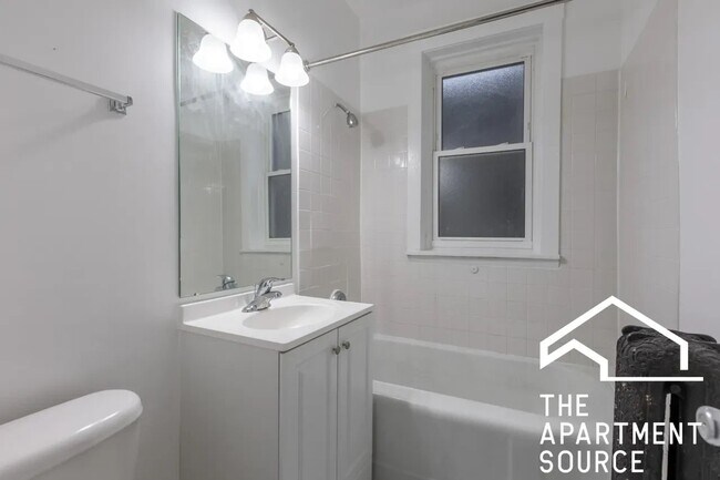 Photo - 6257 N Lakewood Ave Unit 6257 North Lakewood Avenu