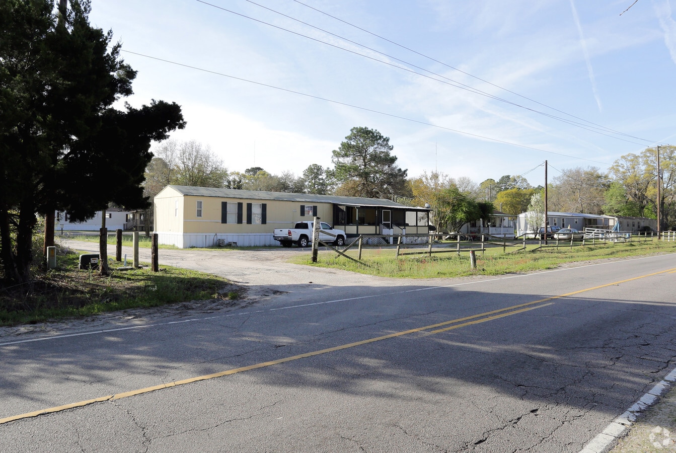 Photo - Graves Trailer Park Apartments