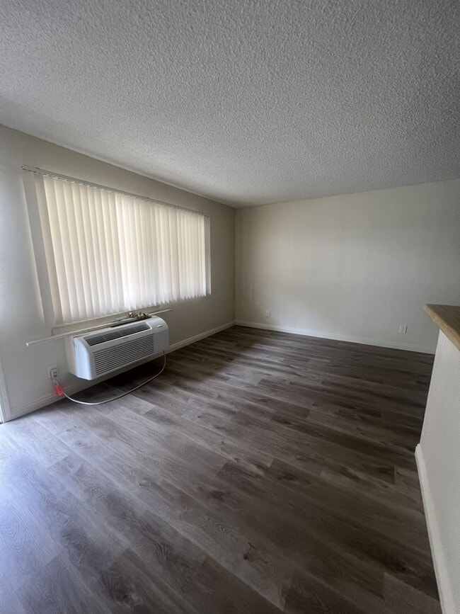 8541 Foothill Blvd., Sunland
