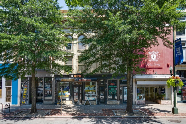 Building Photo - 308 E Broad St Unit 5