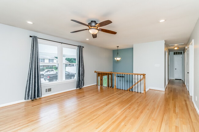Photo - 8727 Valleyfield Rd