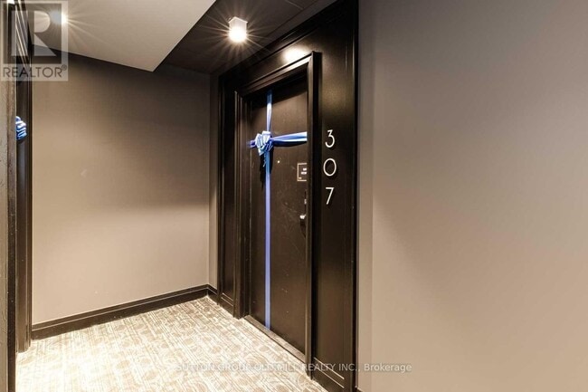 Photo - 95 Dundas St W Unit 307