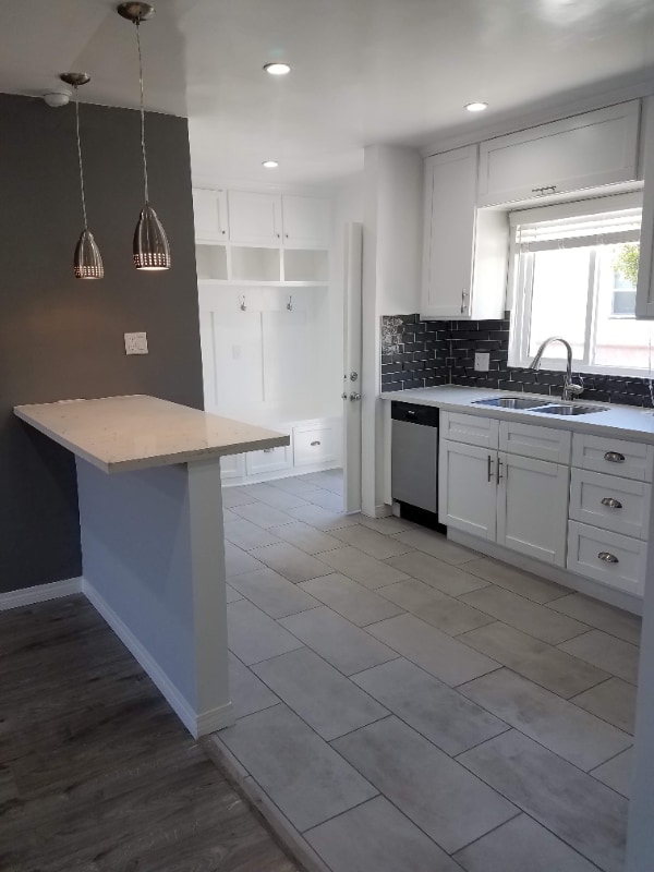 Photo - 1068 W 12th St Unidad 0