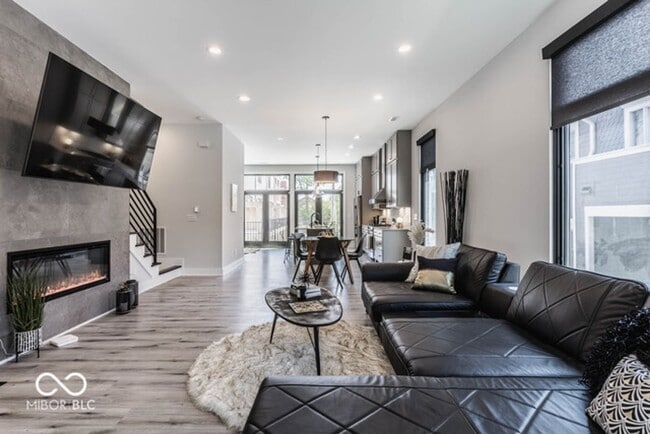 Photo - Beautiful townhome located off 16th and College. Pets allowed for an additional $1,000 non refund...