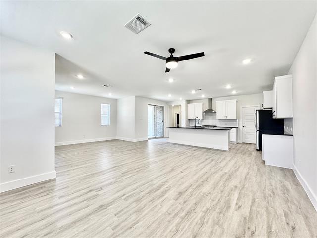 Photo - 8736 Kington