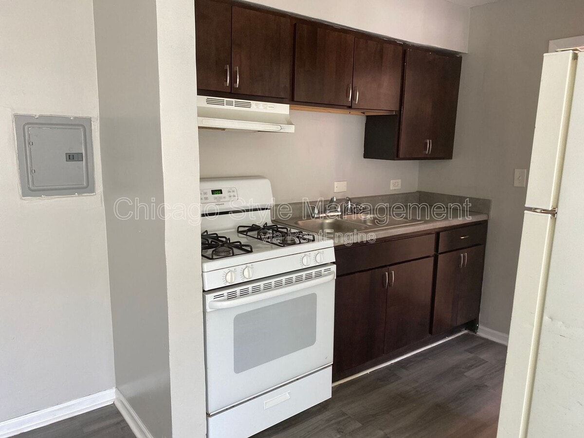 Photo - 725 Sibley Blvd