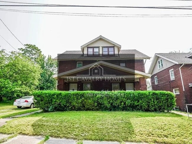 Building Photo - 242 Park Ave SW