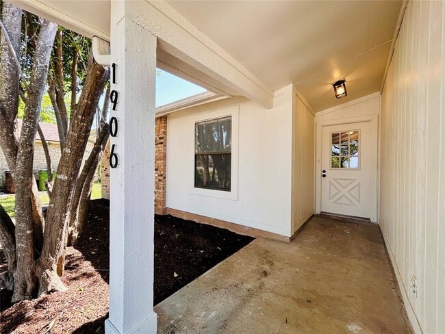 Photo - 1906 Surrey Dr
