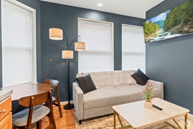 Building Photo - 242 S 17th St Rental