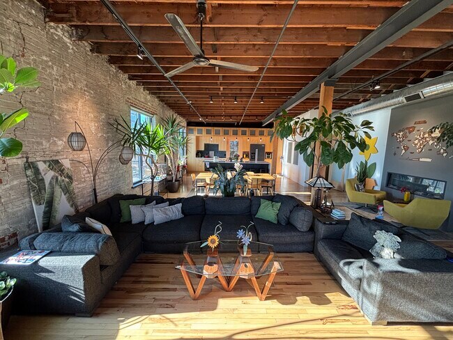 Área de estar - 319 SW 5th St Unidad Suite 300