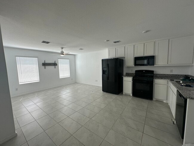 Photo - 450 Reverie Way