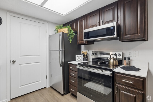 2BR, 2BA - 1,180SF - Kitchen