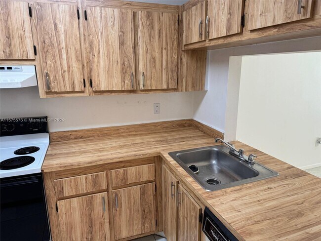 Photo - 10054 NW 6th St Unit 204