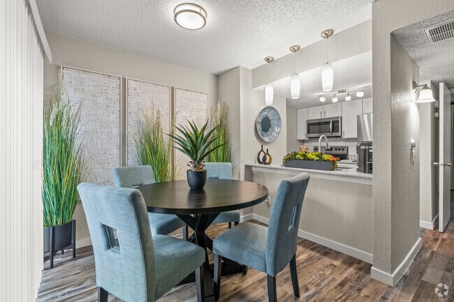 1BR, 1BA - 630SF - Kitchen, Dining Room