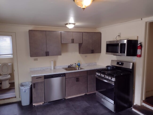 Building Photo - 65 13th St Unit 2nd floor