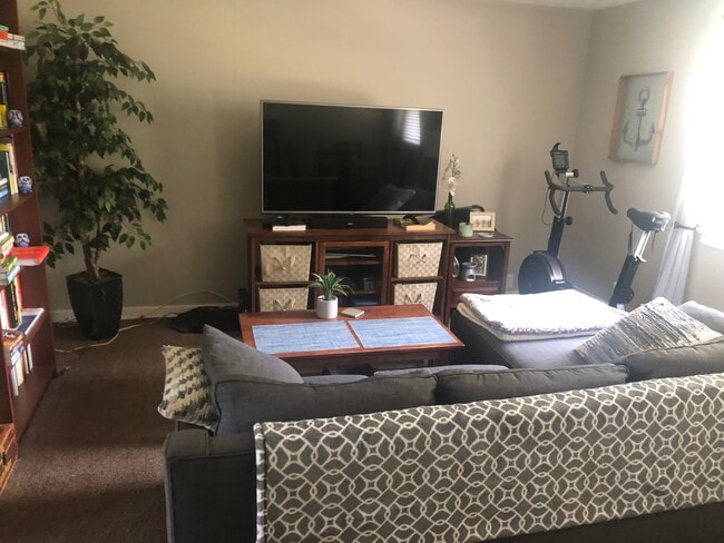 Living Room - 26 Manor Dr Unit 26 Manor Drive