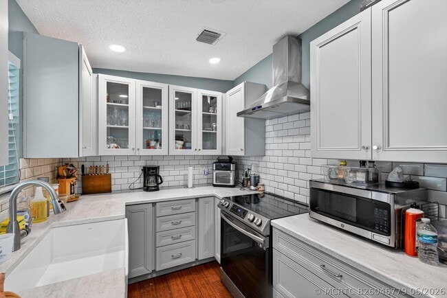 300 SW 25th Ave
