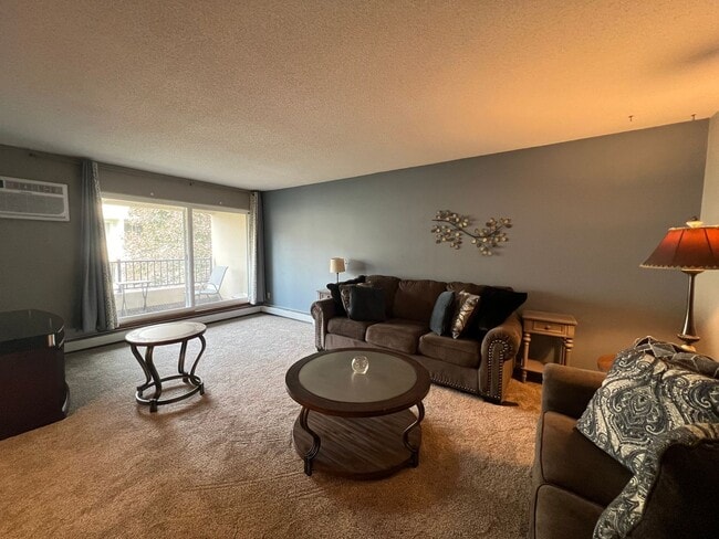 Photo - 1 bed, 1 bath close proximity to downtown!