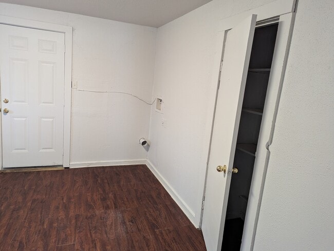 Photo - 4106 Oxford Street