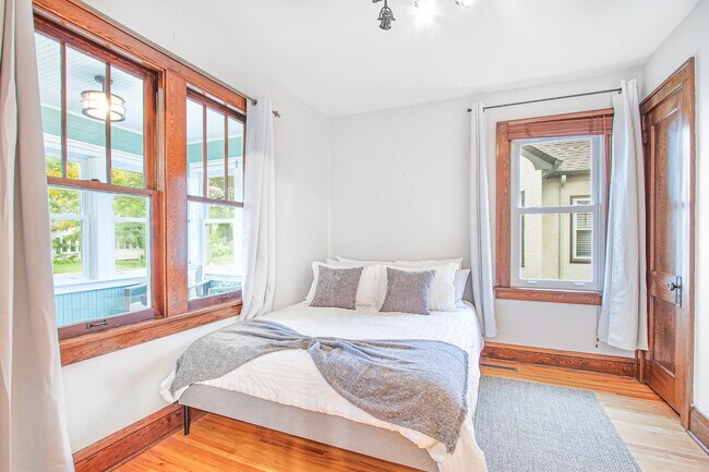 Photo - Charming 2-Bedroom Main Floor Home in South Minneapolis