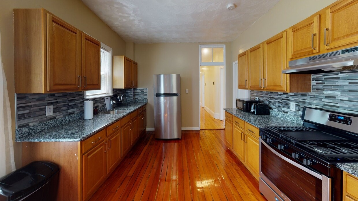 Photo - Private bedroom in 4 bed/1 bath Home