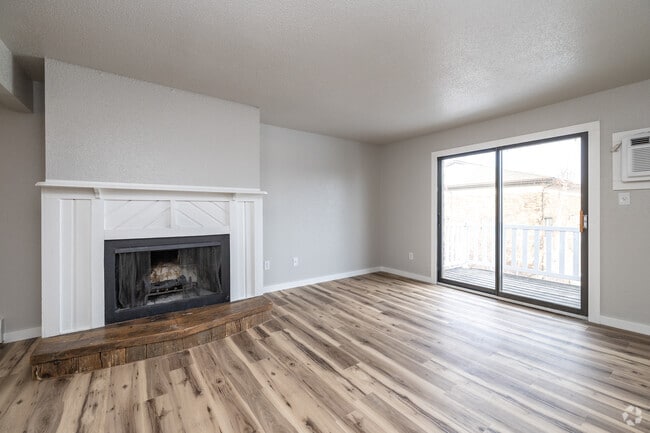 2BR, 1BA - 975SF - Living Room