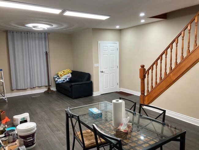 Photo - 1203 Dufferin St