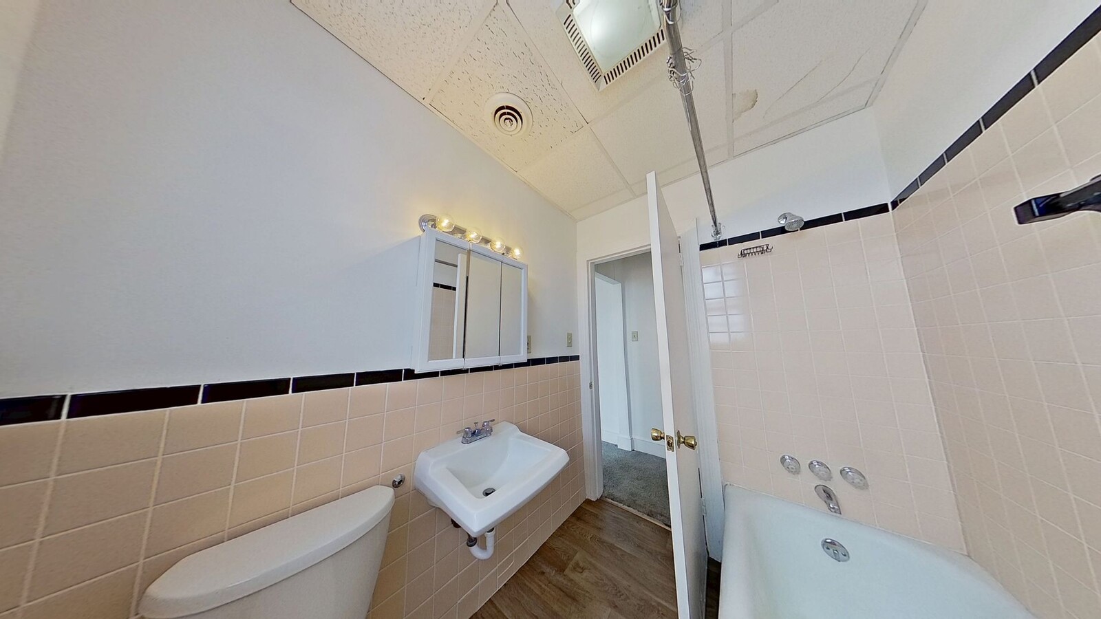 Photo - 202 E King St