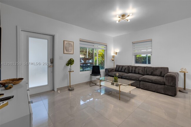 627 SW 7th Ave