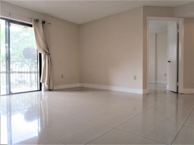 Photo - 9491 Palm Cir S Unit 205