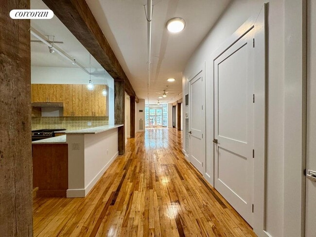 Photo - 275 Conover St