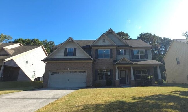 Building Photo - Fenced private level backyard!