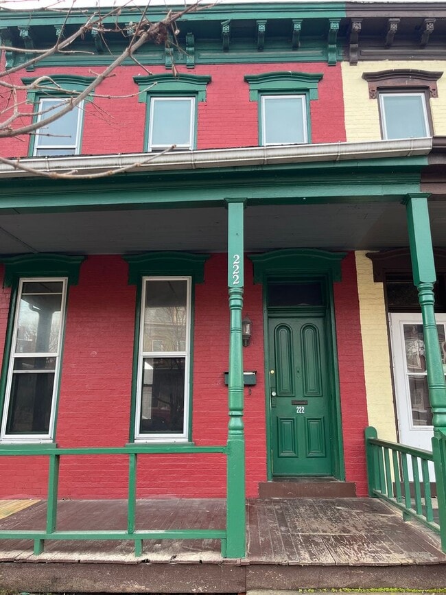 Photo - Large 4 Bedroom, 1 Bathroom in Columbia!