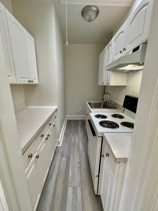 GALLEY KITCHEN - 7347 Wisconsin Ave Unit 303