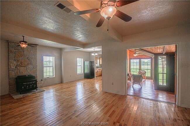 Photo - 9852 FM1179