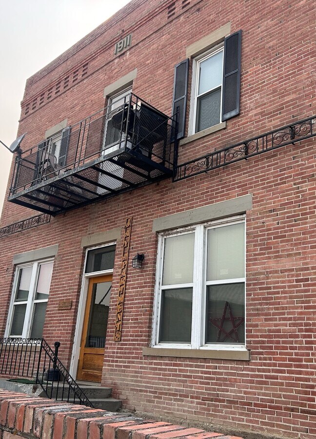 Jay Apartments - Jay Apartments Unit B