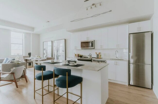 Photo - 475 George St N Unit 3 Bed