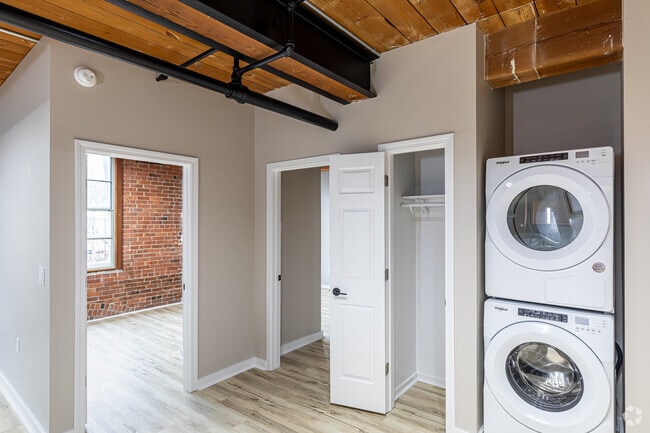 2BR, 1BA - Laundry