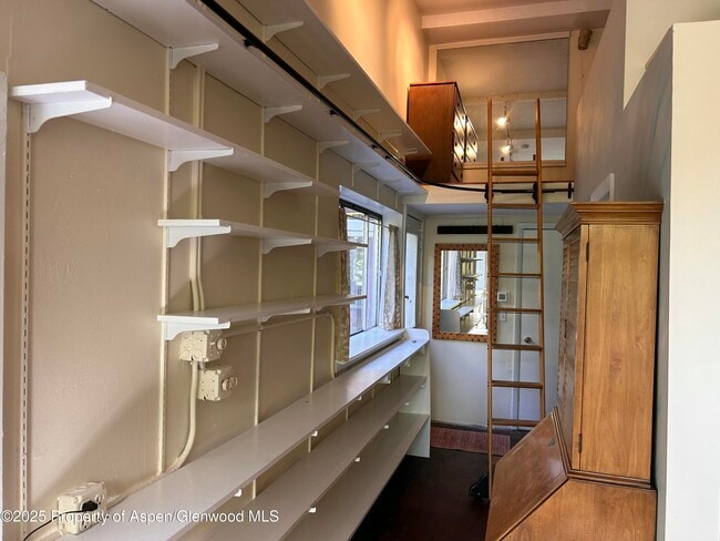 Photo - 410 N Mill St