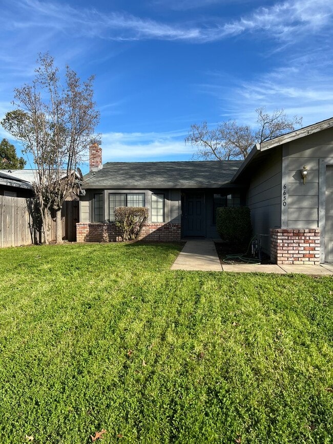 Photo - Available NOW!   Rio Linda 4+2, 2 car garage, won't last long